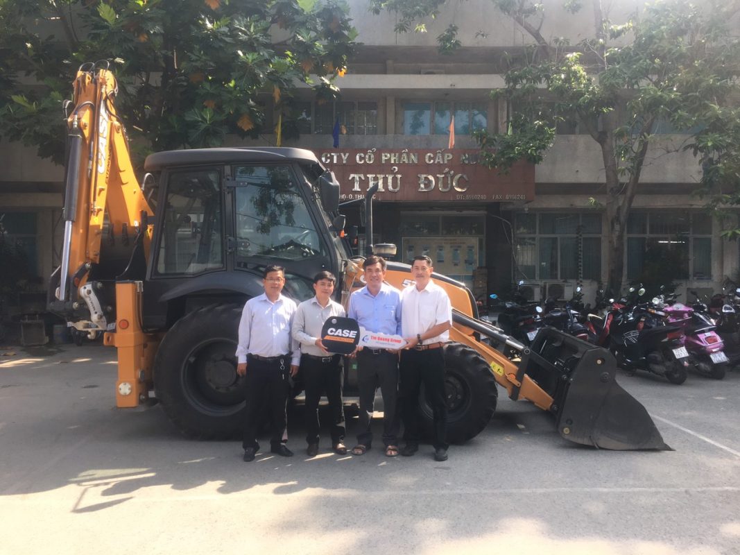 Máy xúc đào liên hợp CASE