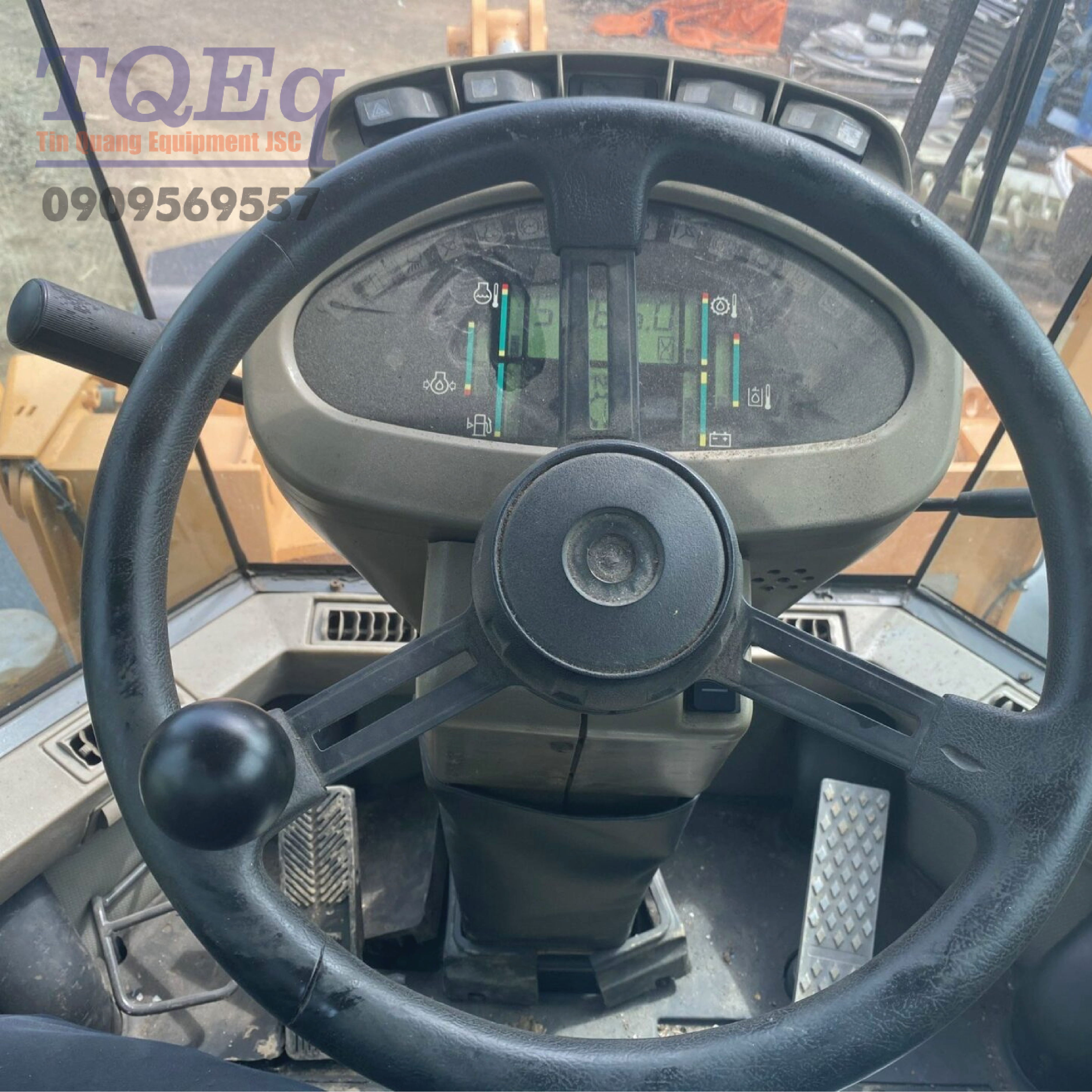 xuc-lat-banh-lop-case-621D-3