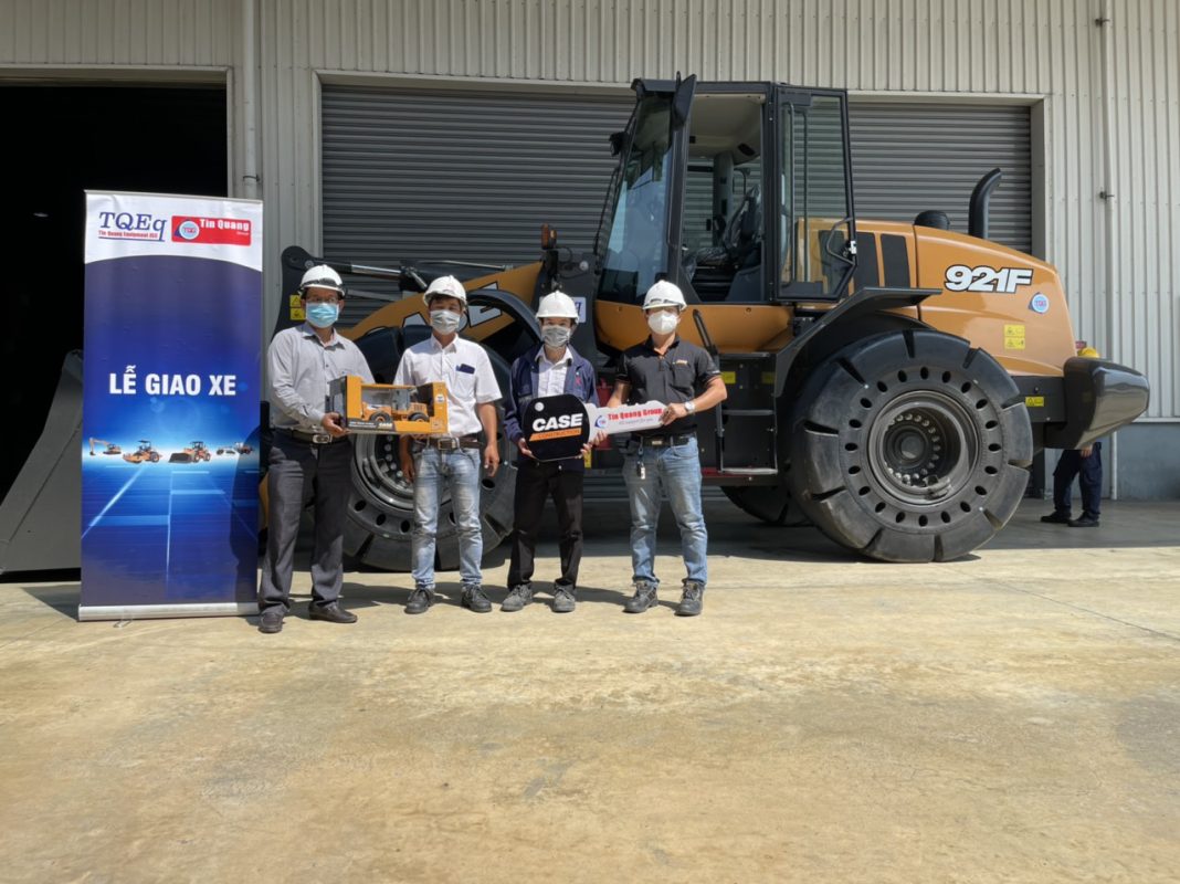 Máy xúc lật CASE 921F