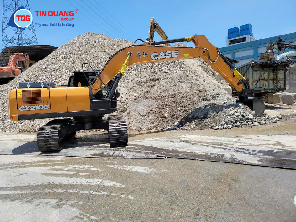 Vì sao nên chọn máy đào bánh xích CX210C?