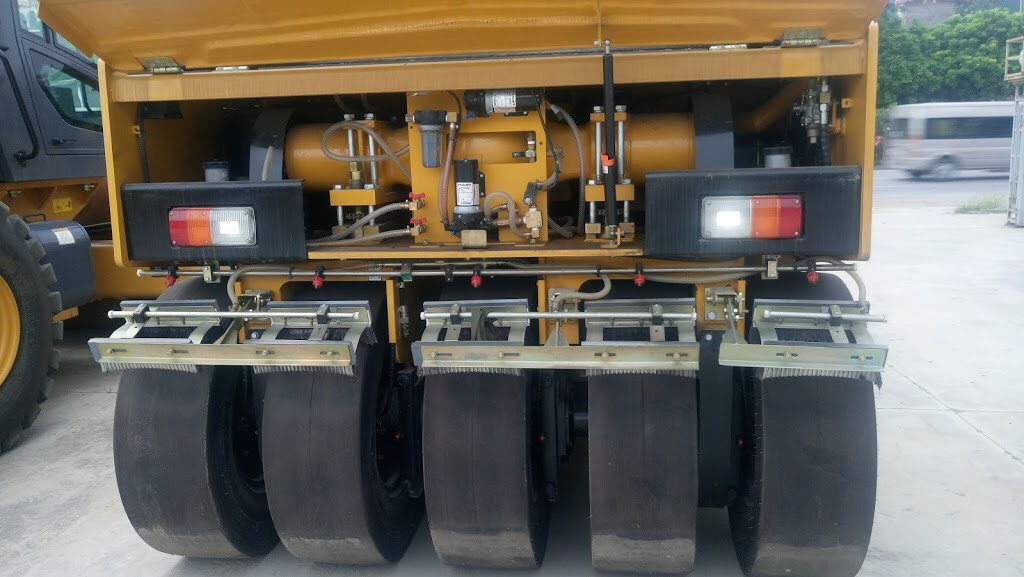  xe lu làm đường