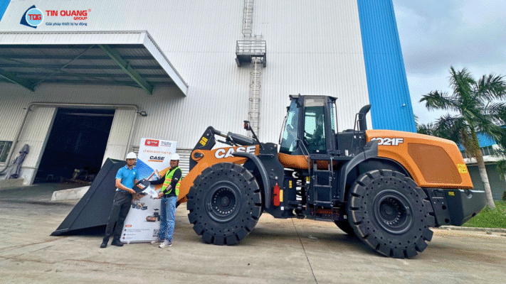 Máy xúc lật CASE 1021F bàn giao tại Bình Dương